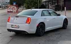 کرایسلەر 300